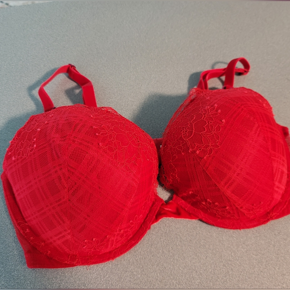 Victoria's Secret Red Patterned Lace Bra